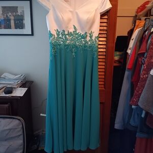 T Length Formal Dress From JJs House SIZE 6. Worn Once I